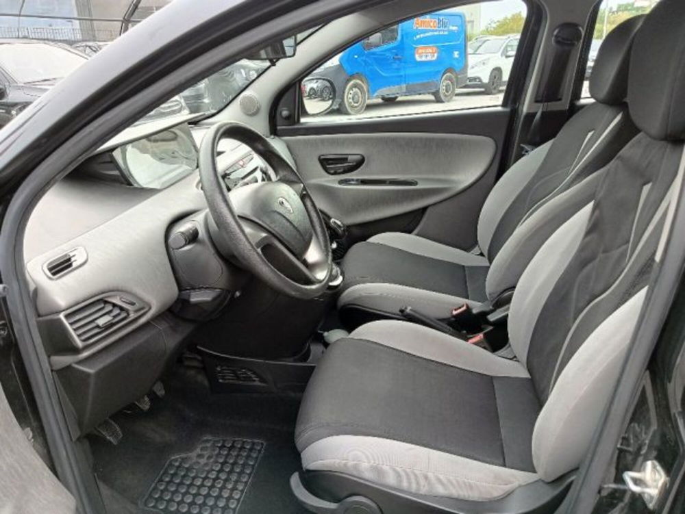 Lancia Ypsilon usata a Brescia (8)