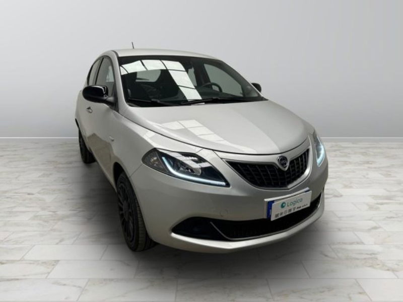 Lancia Ypsilon 1.0 FireFly 5 porte S&amp;S Hybrid Ecochic Silver  del 2021 usata a Biella