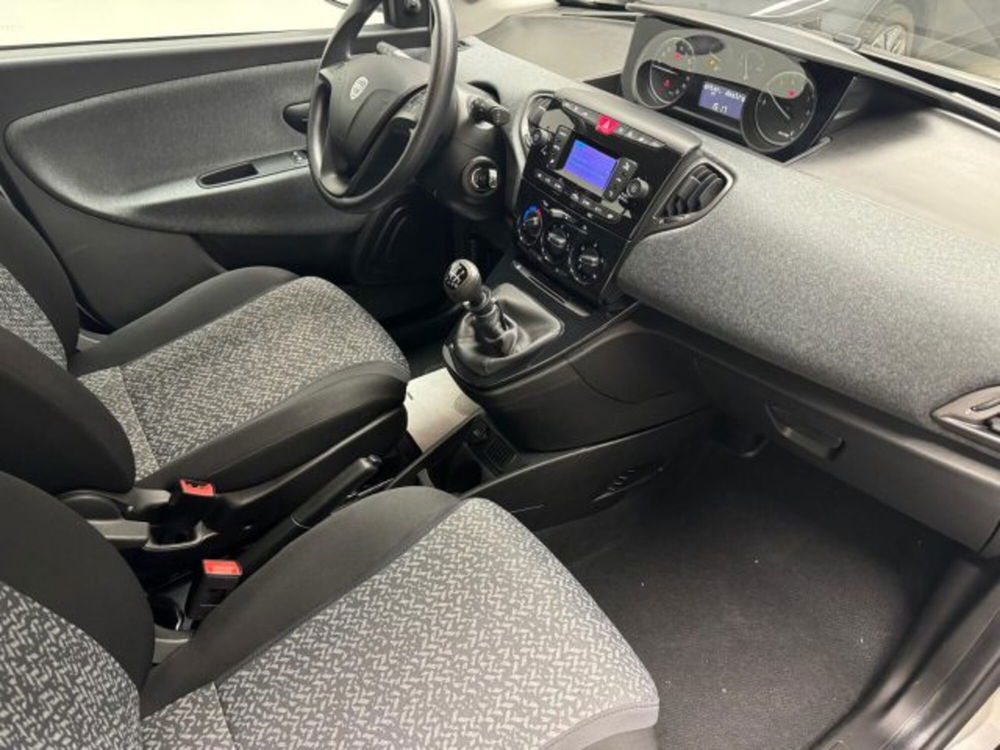 Lancia Ypsilon usata a Biella (13)