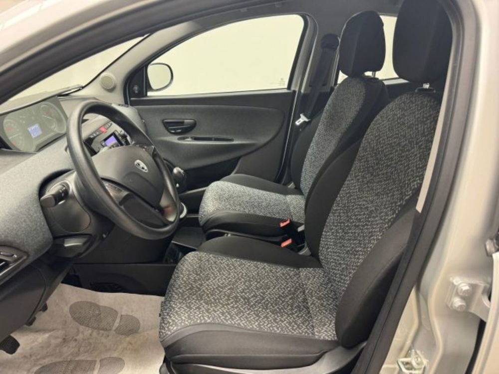 Lancia Ypsilon usata a Biella (16)