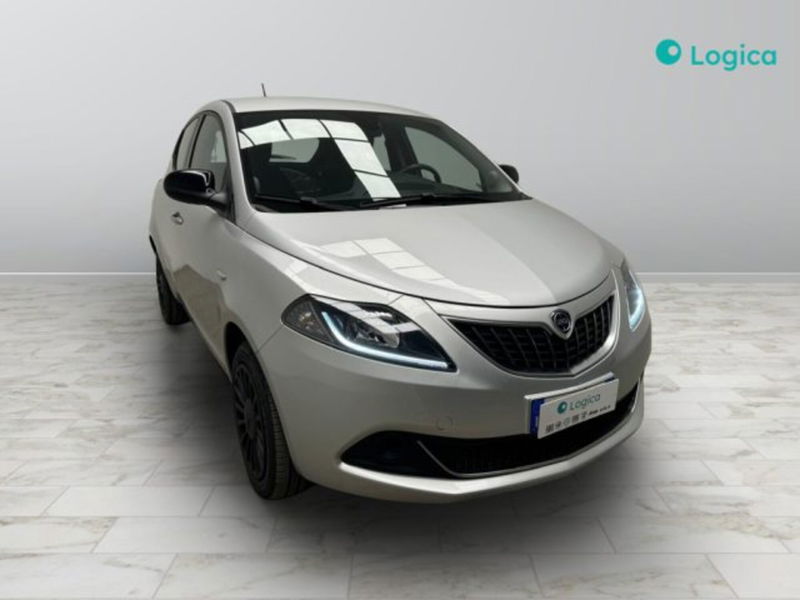 Lancia Ypsilon 1.0 FireFly 5 porte S&amp;S Hybrid Silver Plus del 2021 usata a Biella