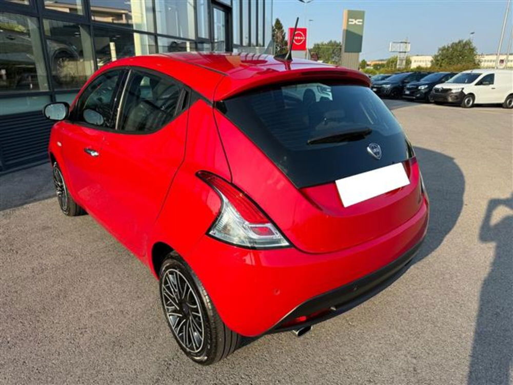 Lancia Ypsilon usata a Asti (13)