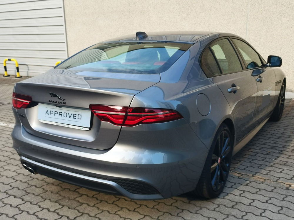 Jaguar XE usata a Milano (2)