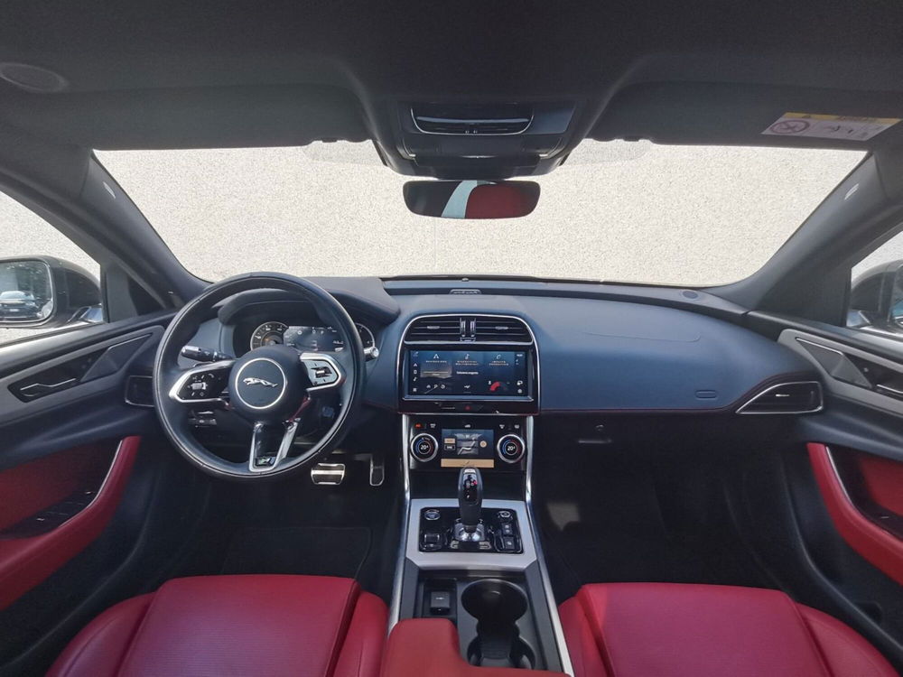 Jaguar XE usata a Milano (4)