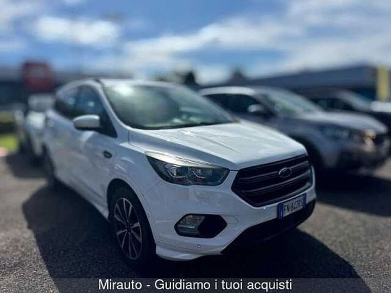 Ford Kuga 1.5 TDCI 120 CV S&amp;S 2WD ST-Line  del 2018 usata a Roma