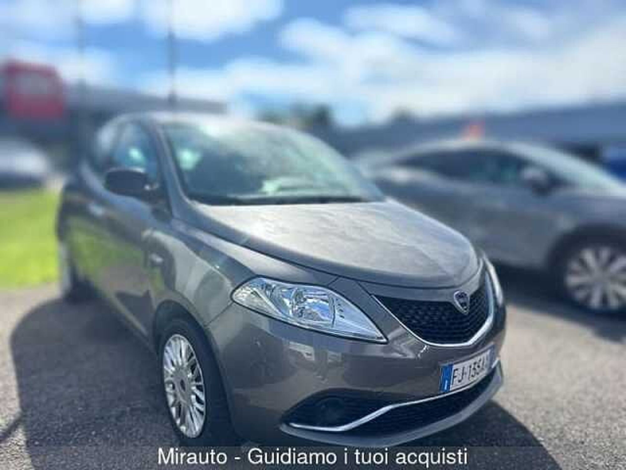 Lancia Ypsilon 1.2 69 CV 5 porte Silver  del 2017 usata a Roma