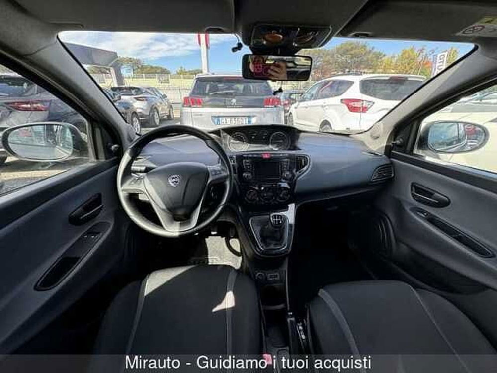 Lancia Ypsilon usata a Roma (10)