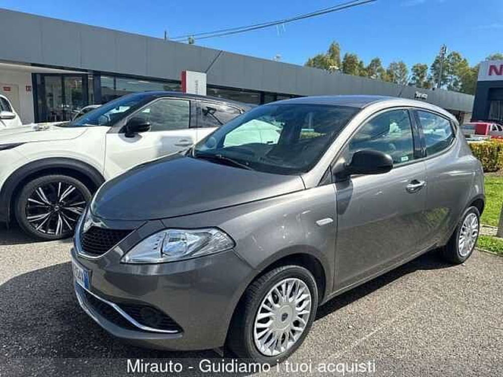 Lancia Ypsilon usata a Roma (3)