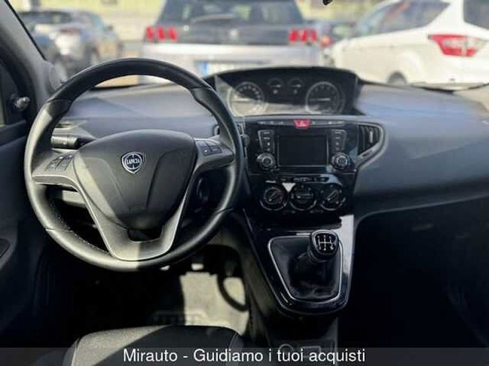 Lancia Ypsilon usata a Roma (9)