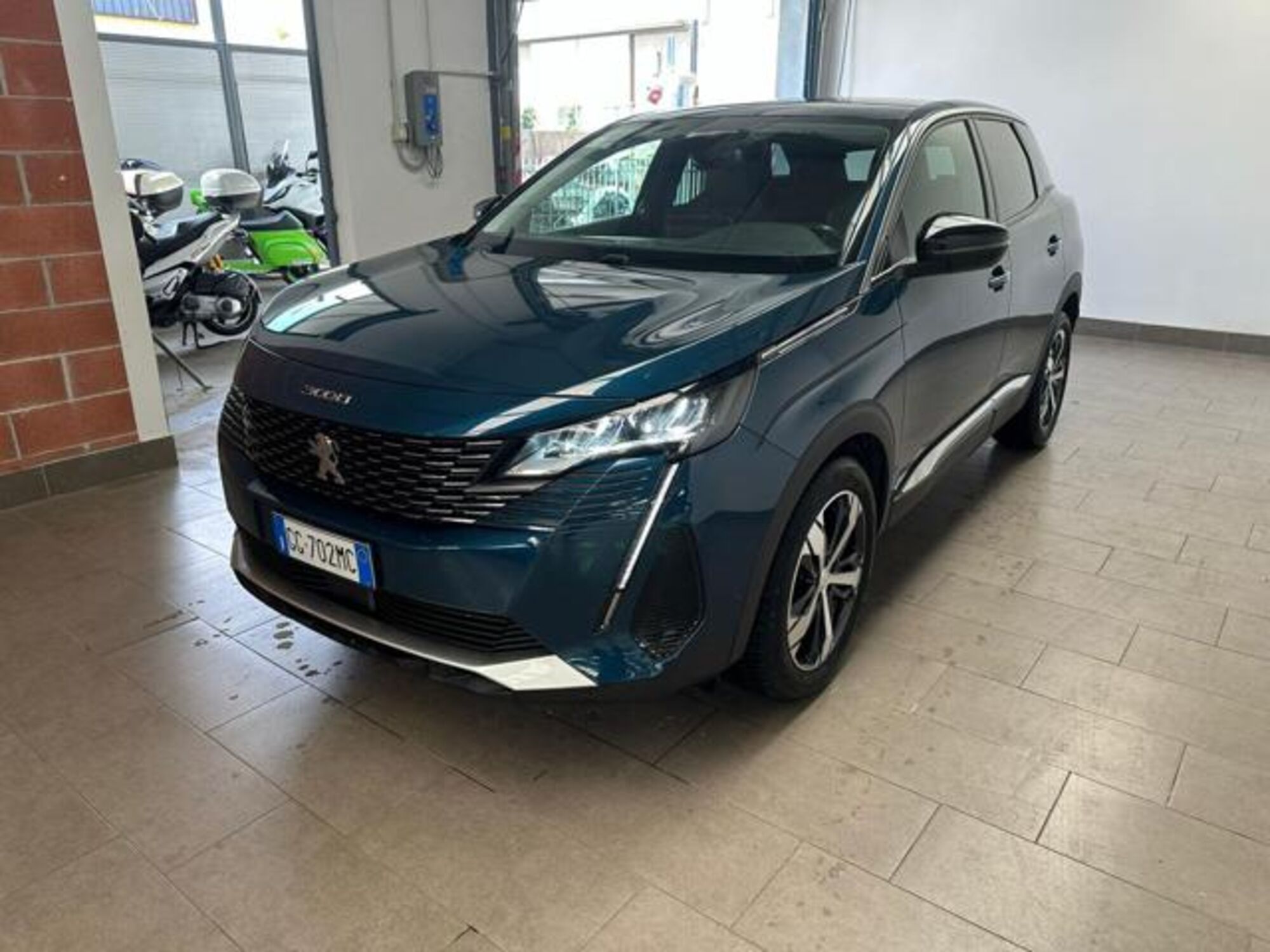 Peugeot 3008 BlueHDi 130 S&amp;S EAT8 Allure Pack  del 2022 usata a Magenta