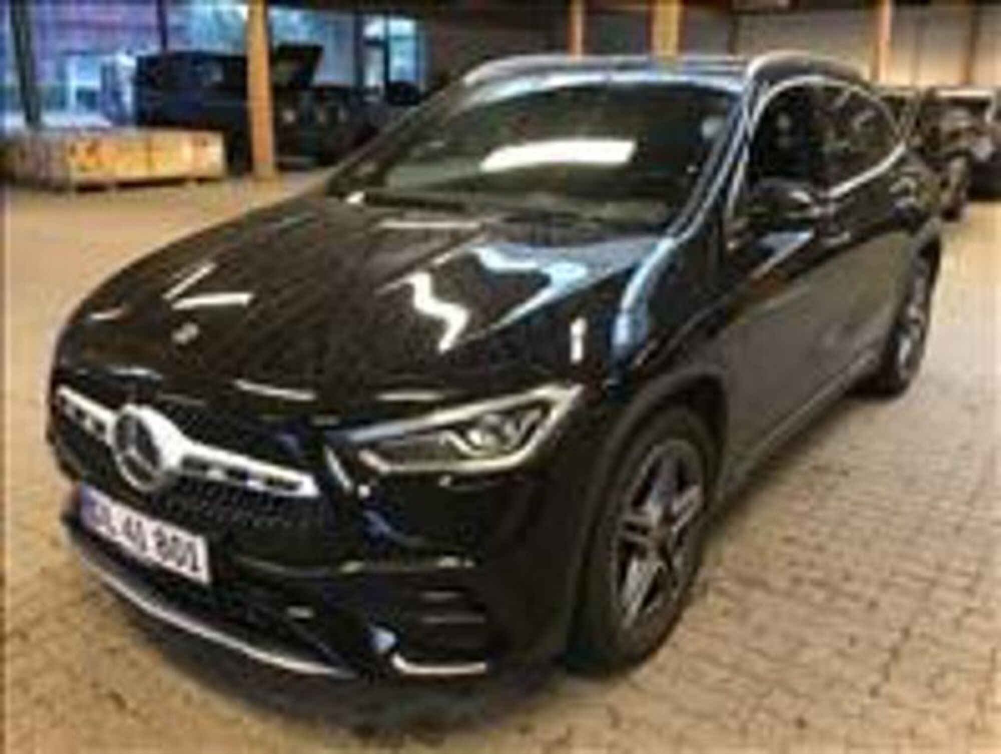 Mercedes-Benz GLA SUV 200 Automatic Premium del 2022 usata a Magenta