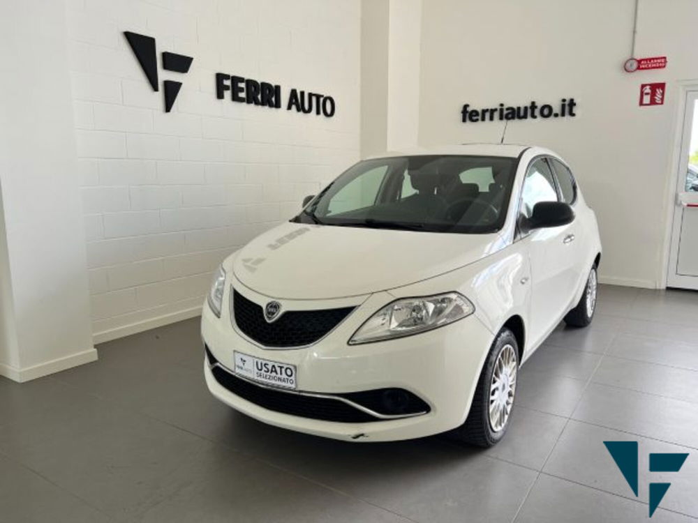 Lancia Ypsilon usata a Udine