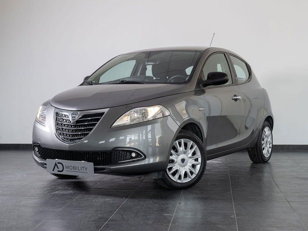 Lancia Ypsilon usata a Foggia