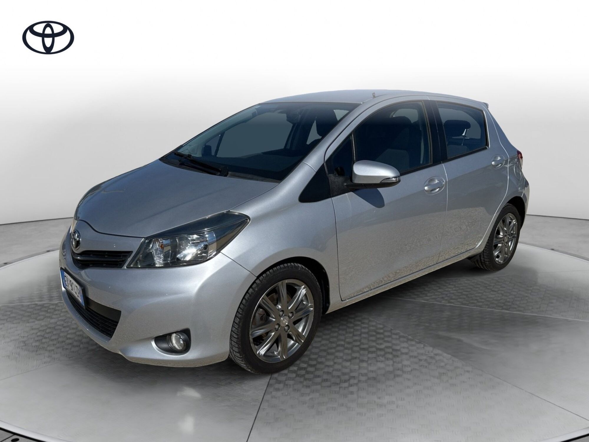 Toyota Yaris 1.D-4D 5 porte Active  del 2014 usata a Ragusa