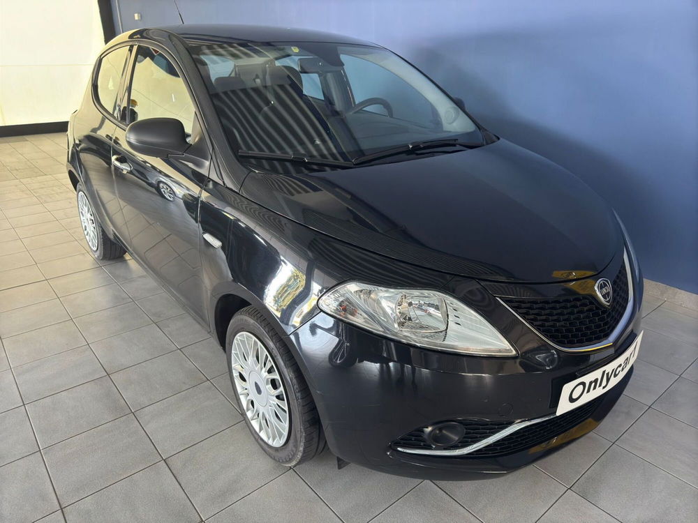 Lancia Ypsilon usata a Ferrara