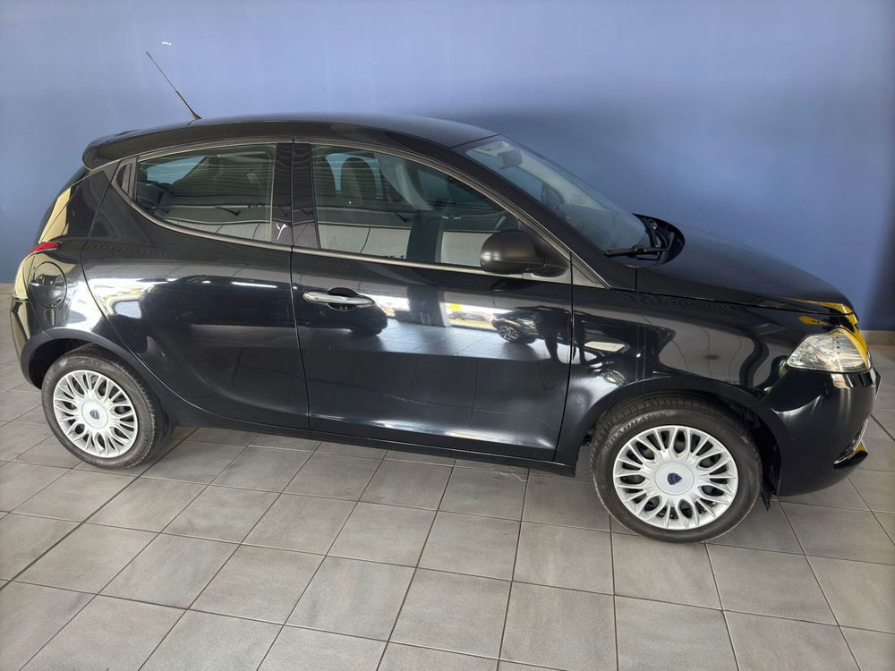 Lancia Ypsilon usata a Ferrara (2)