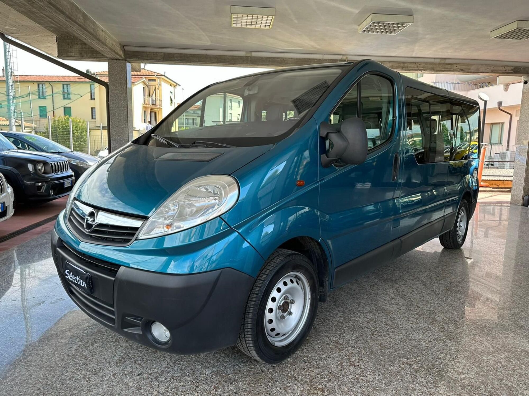 Opel Vivaro Furgone 29 2.0 CDTI 120CV PL-TN Combi 9 posti del 2010 usata a Desenzano del Garda