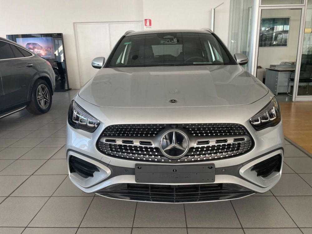 Mercedes-Benz GLA SUV nuova a Siena