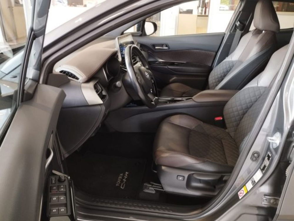 Toyota Toyota C-HR usata a Sassari (12)