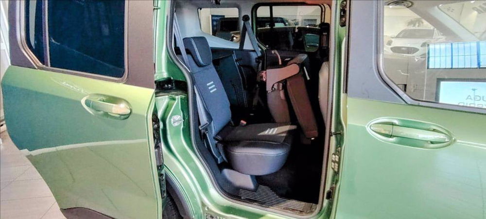 Ford Tourneo Courier nuova a Milano (4)