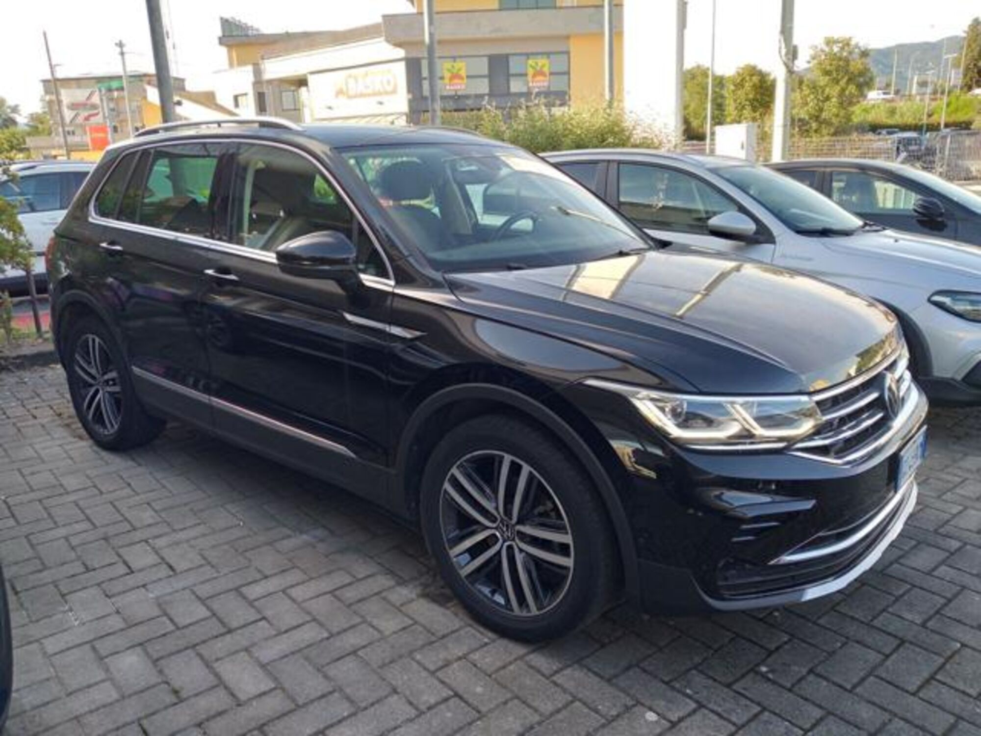 Volkswagen Tiguan 1.5 TSI 150 CV DSG ACT R-Line del 2021 usata a Massarosa