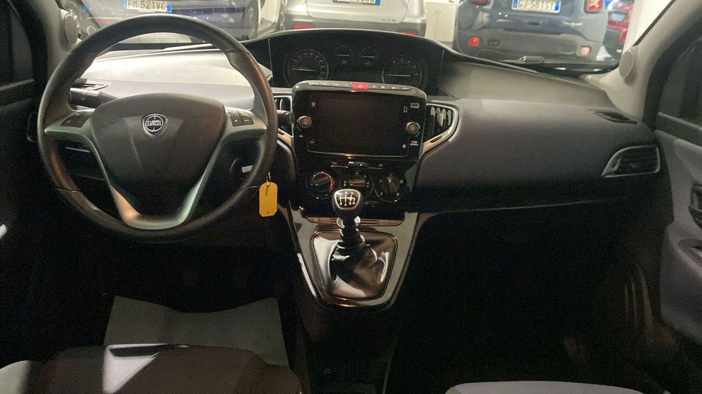 Lancia Ypsilon usata a Bergamo (10)