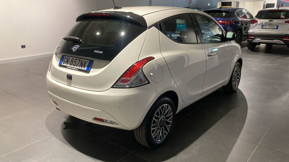 Lancia Ypsilon usata a Bergamo (4)