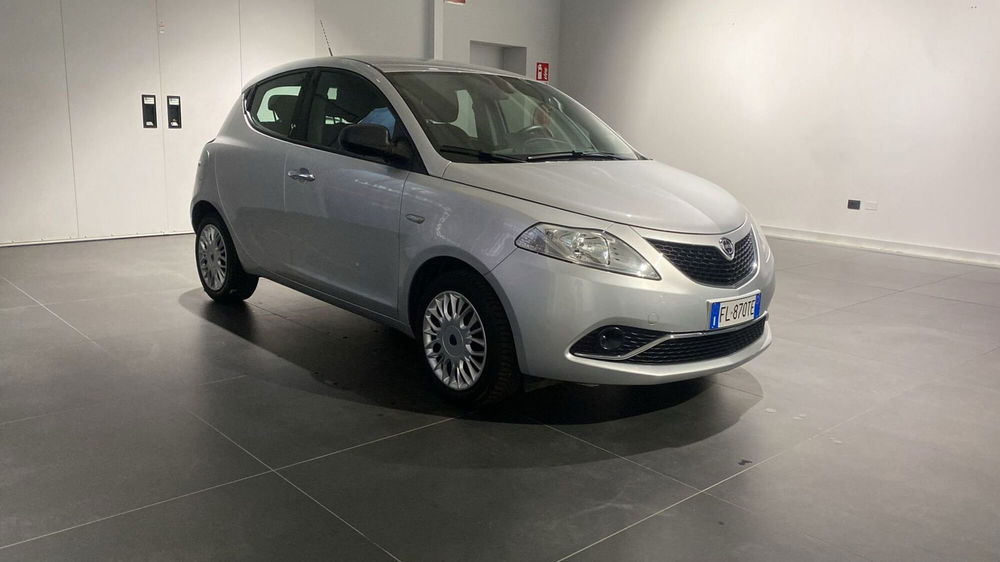 Lancia Ypsilon usata a Bergamo (5)