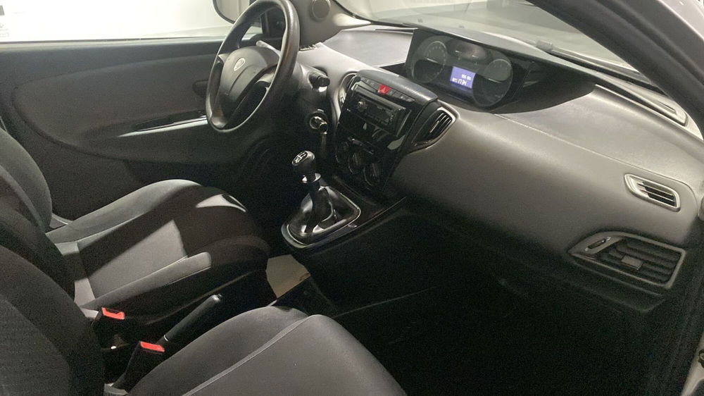 Lancia Ypsilon usata a Bergamo (8)