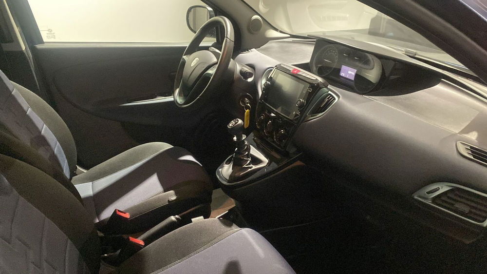 Lancia Ypsilon usata a Bergamo (10)