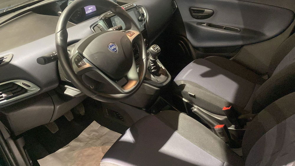 Lancia Ypsilon usata a Bergamo (13)