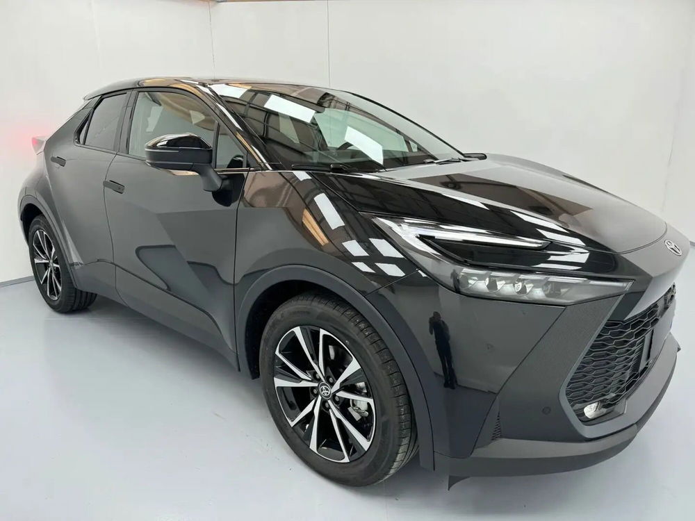 Toyota Toyota C-HR nuova a Milano