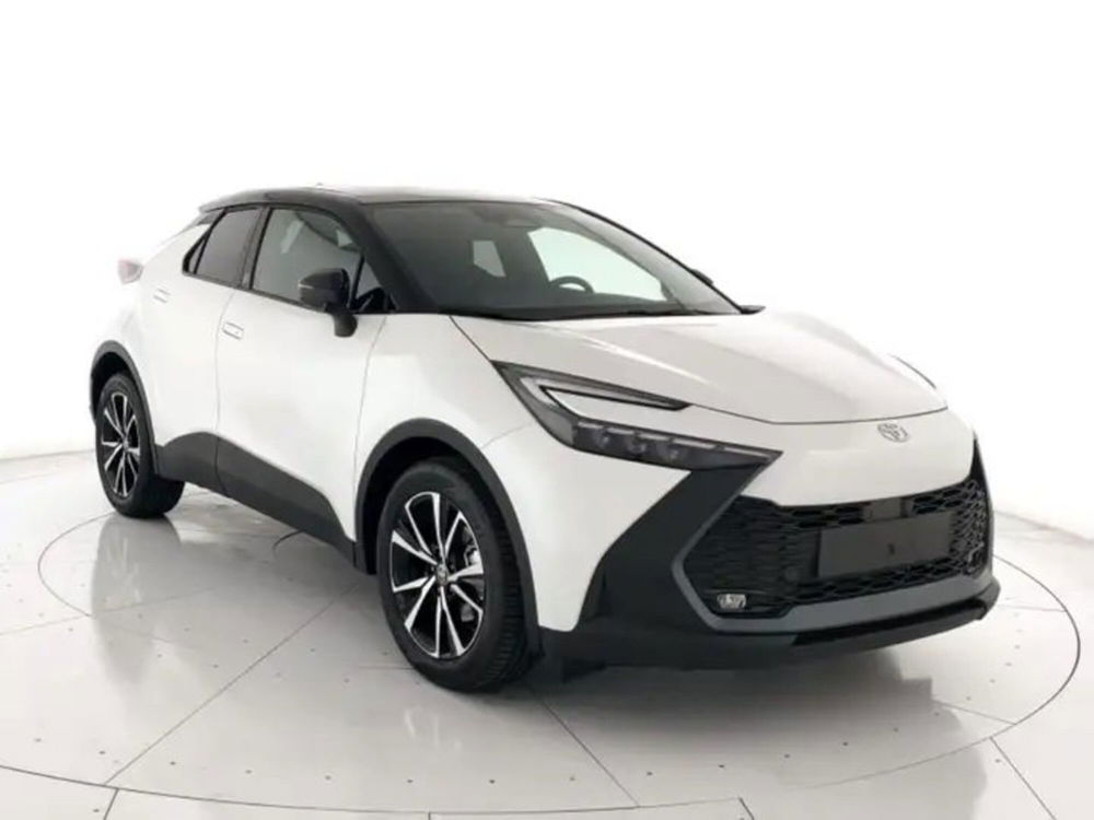 Toyota Toyota C-HR nuova a Milano