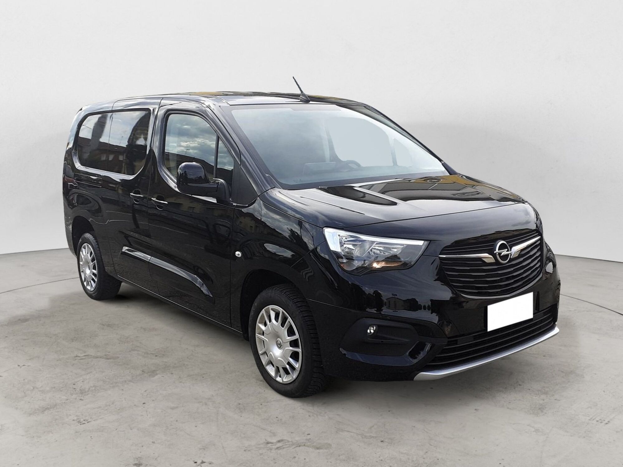 Opel Combo Furgone Cargo XL 1.5 Diesel 100CV PL 950kg Edition  del 2021 usata a Medesano