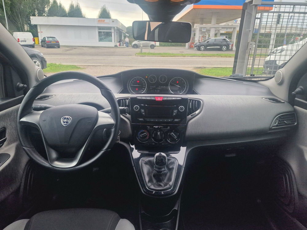 Lancia Ypsilon usata a Varese (12)