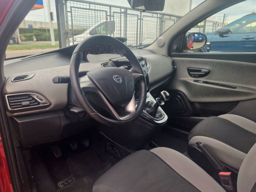 Lancia Ypsilon usata a Varese (9)