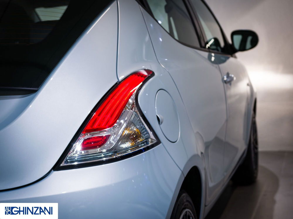 Lancia Ypsilon nuova a Bergamo (17)