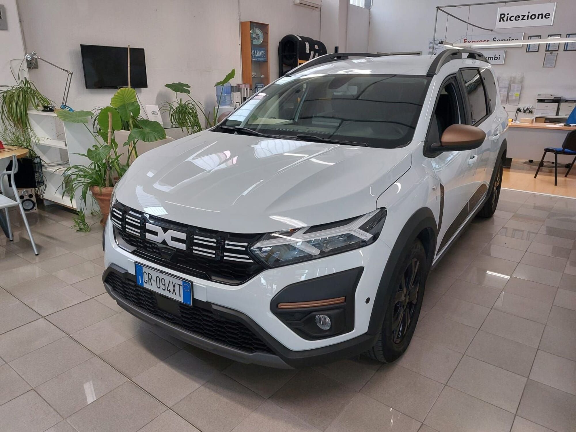 Dacia Jogger Jogger 1.0 TCe GPL 100 CV 7 posti Extreme  del 2023 usata a Borgo San Lorenzo