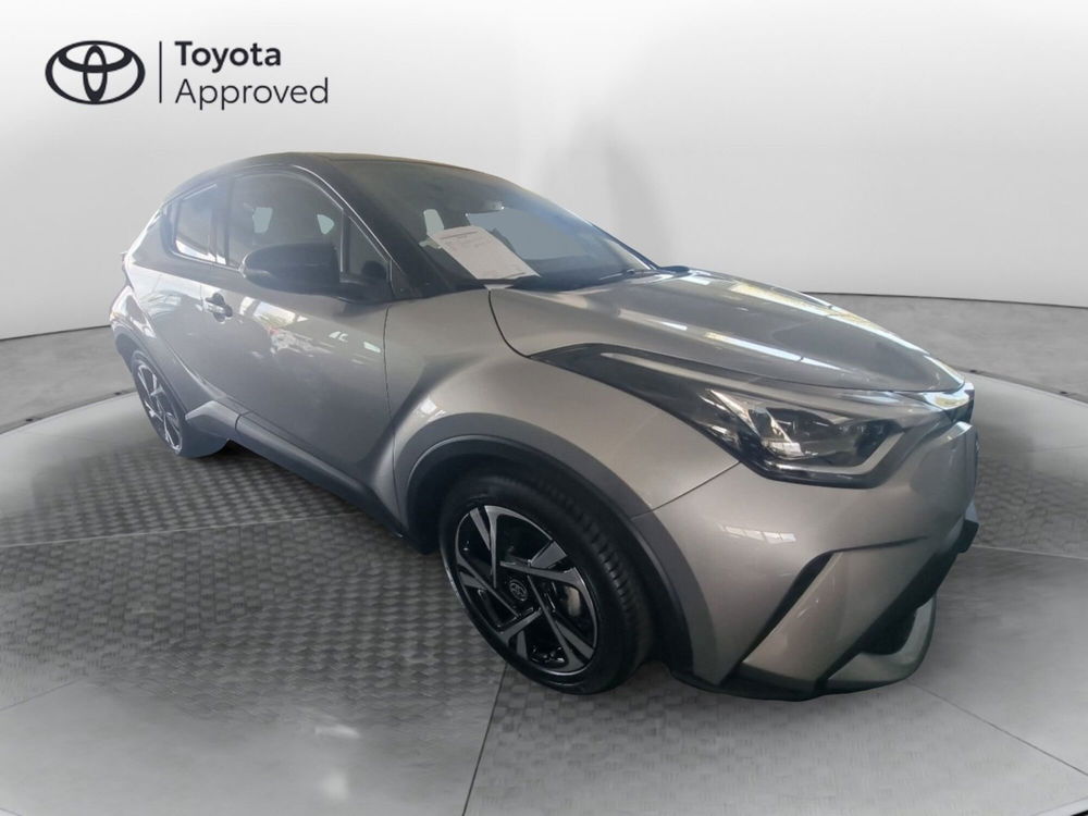 Toyota Toyota C-HR nuova a Lecce (5)