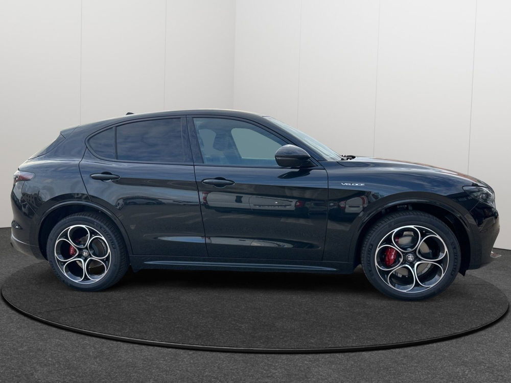 Alfa Romeo Stelvio nuova a Caltanissetta (4)