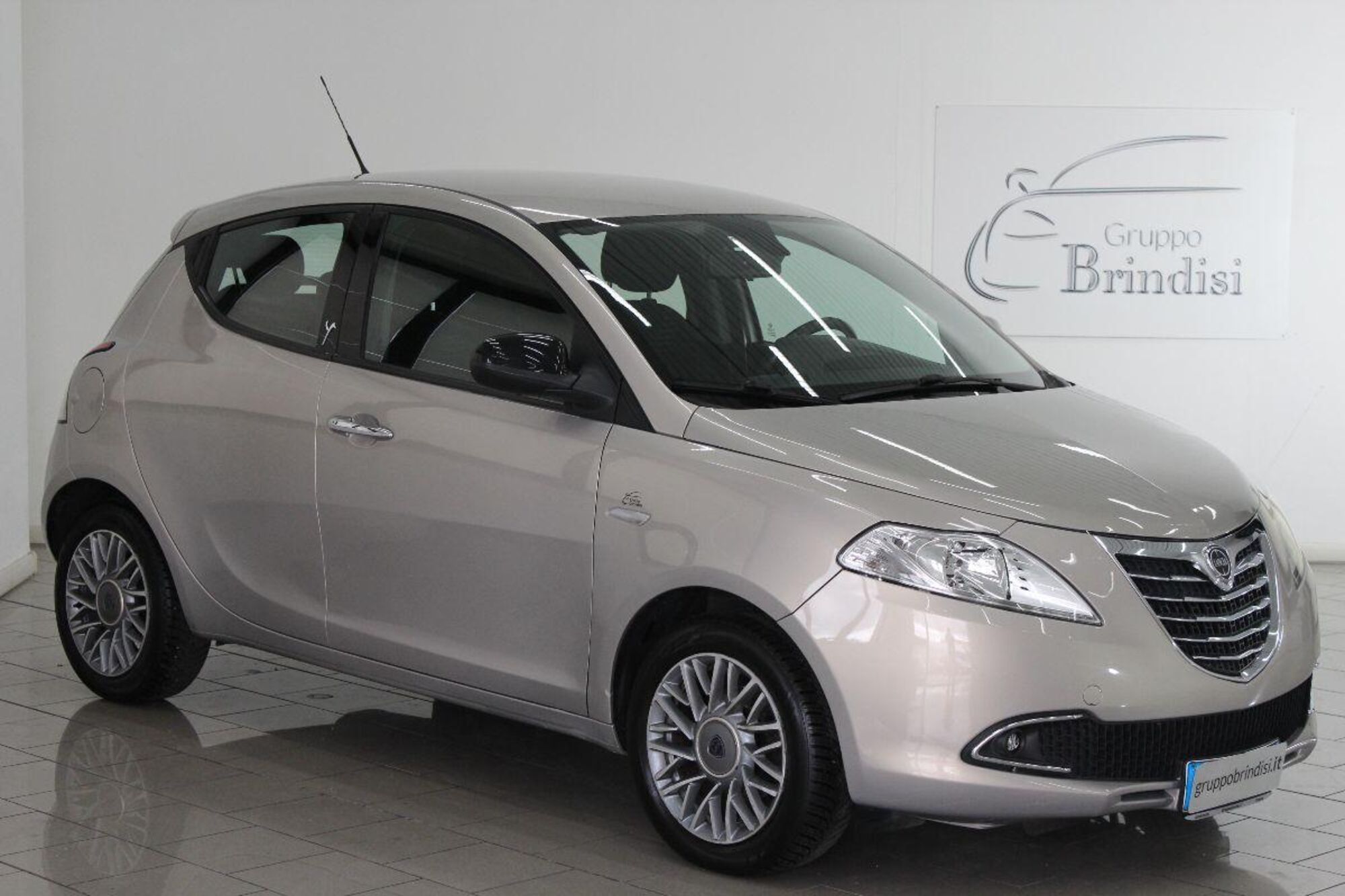 Lancia Ypsilon 1.2 69 CV 5 porte Gold  del 2012 usata a Potenza