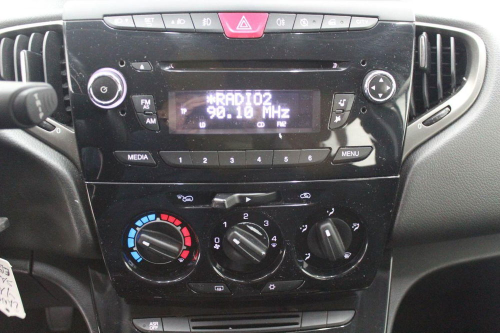 Lancia Ypsilon usata a Potenza (13)