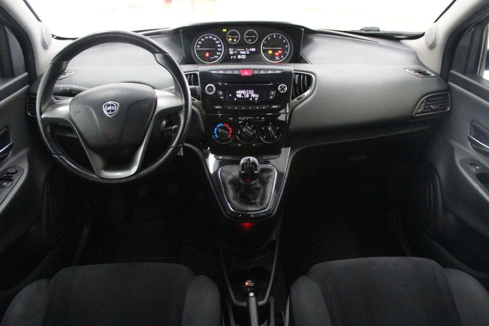 Lancia Ypsilon usata a Potenza (7)