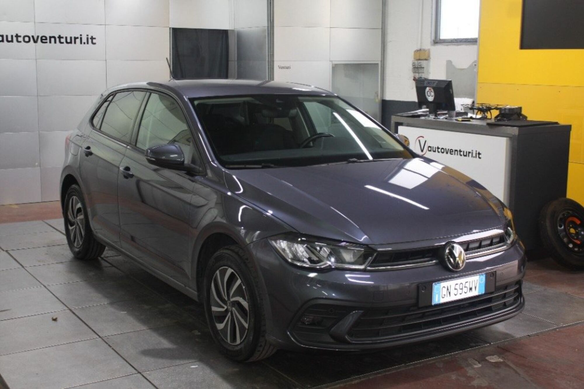 Volkswagen Polo 1.0 evo Life 80cv del 2023 usata a Civita Castellana