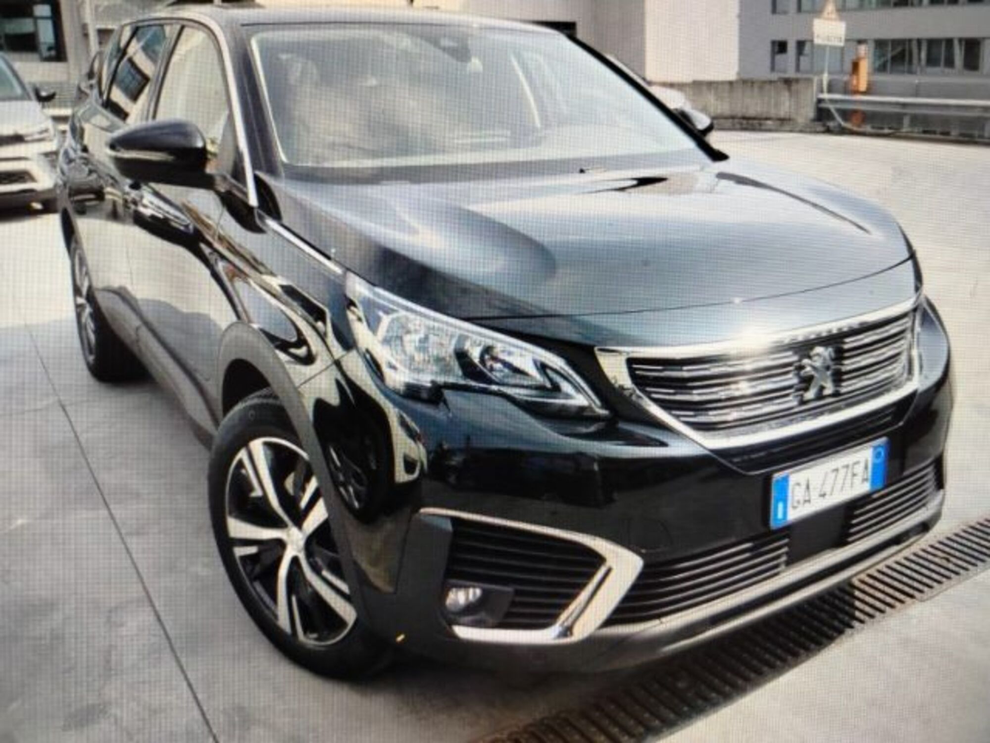 Peugeot 5008 BlueHDi 130 S&amp;S EAT8 Active Business del 2020 usata a Cesena