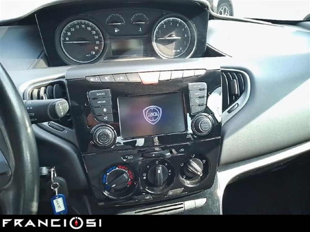 Lancia Ypsilon usata a Modena (6)