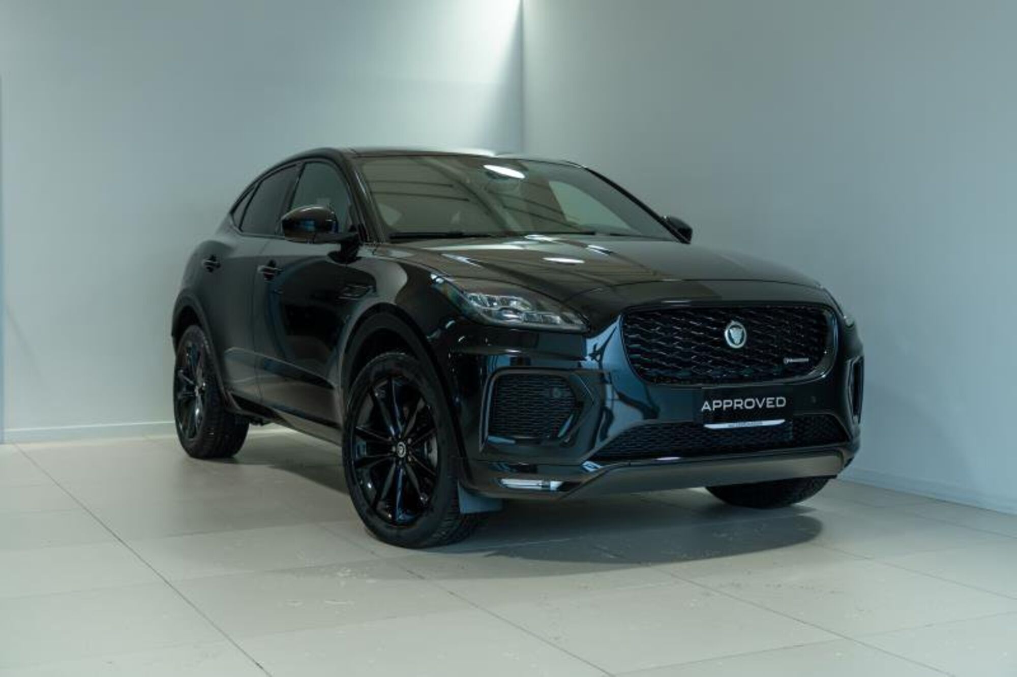 Jaguar E-Pace 2.0d i4 mhev R-Dynamic S awd 163cv auto MY20 del 2024 usata a Venezia