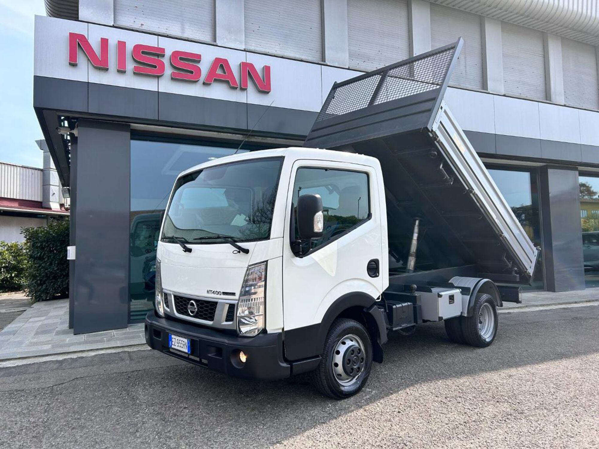 Nissan NT 400 Cabstar 35.14 2.5 dCi 136 CV PM-RG Cabinato  del 2015 usata a Modena