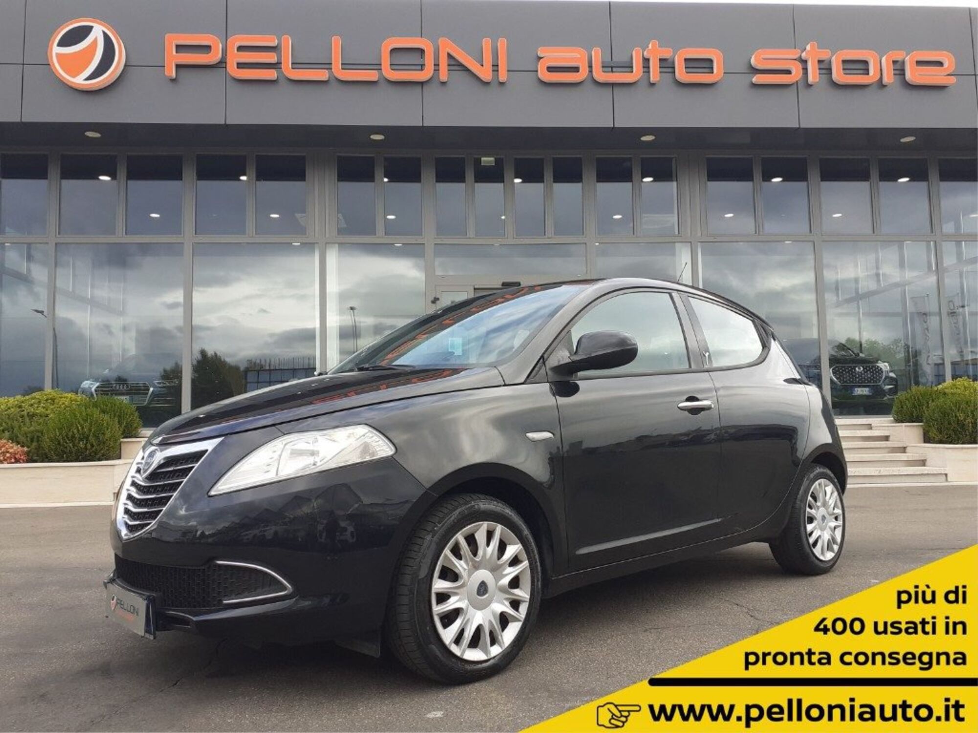 Lancia Ypsilon 1.2 69 CV 5 porte Silver  del 2012 usata a Modena