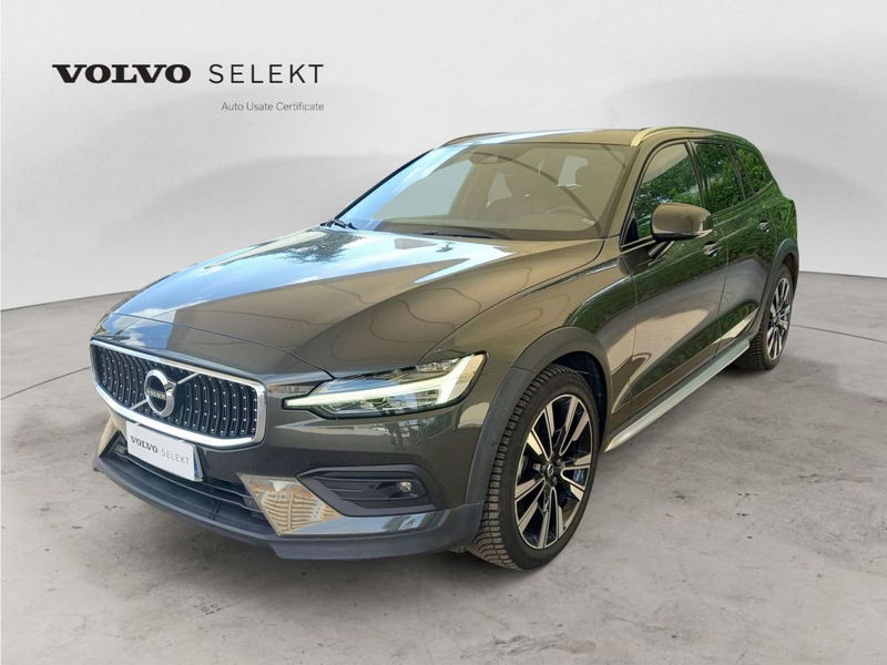 Volvo V60 Cross Country D4 del 2020 usata a Bari